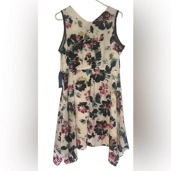 NWT Simply Vera Vera Wang Floral Sleeveless Asymetrical Hem Fit&Flare PL - Picture 3 of 14